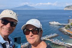 Blick von Sorrent zum Vesuv