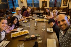 Ganze Familie mit Schwiegermutter