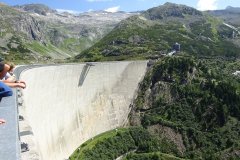 Staumauer mit "Airwalk"