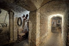 Museumskeller unter den "Tostmann Trachten" beim Mölkersteig