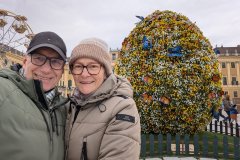 Bei der Ostermark-Eröffnung in Schönbrunn war es noch kalt!