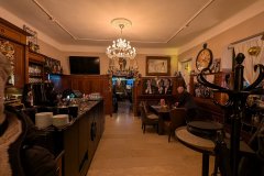 Stammtisch, Eingang, Bar